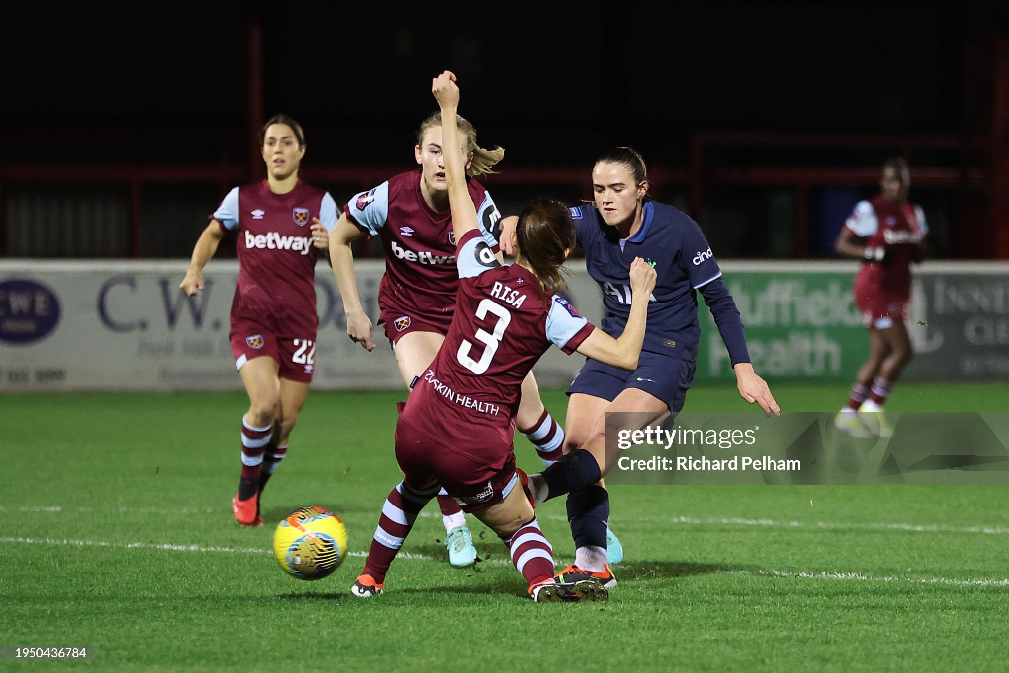 West Ham United 3-4 Tottenham: Super Sunday saved the best for last as Grace Clinton shines in East London