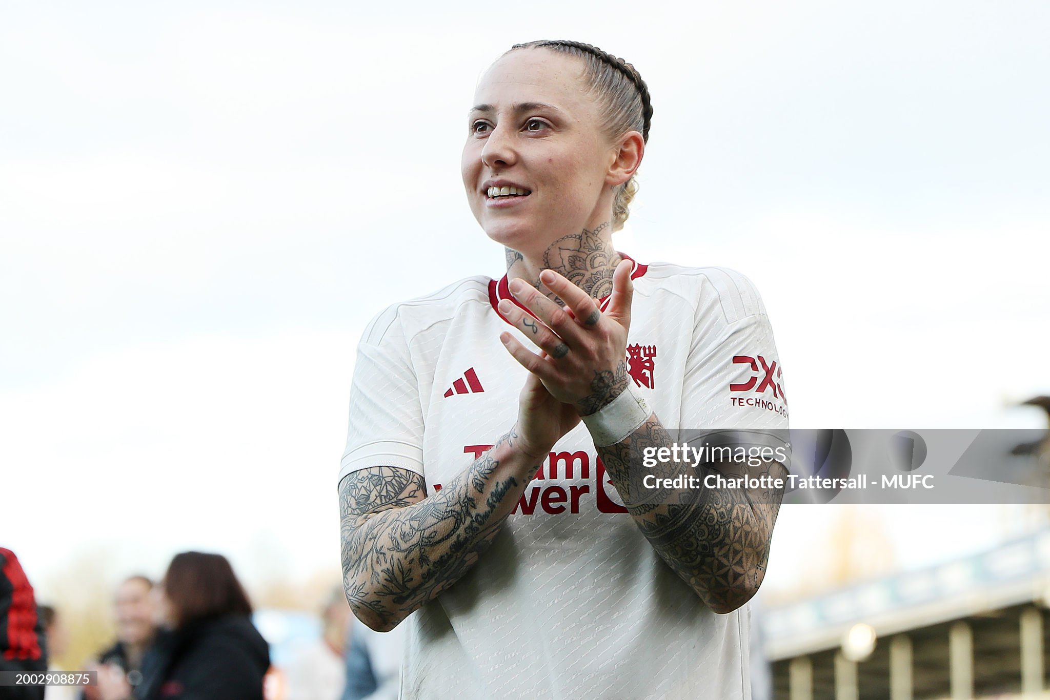 Leah Galton signs a contract extension with Manchester United
