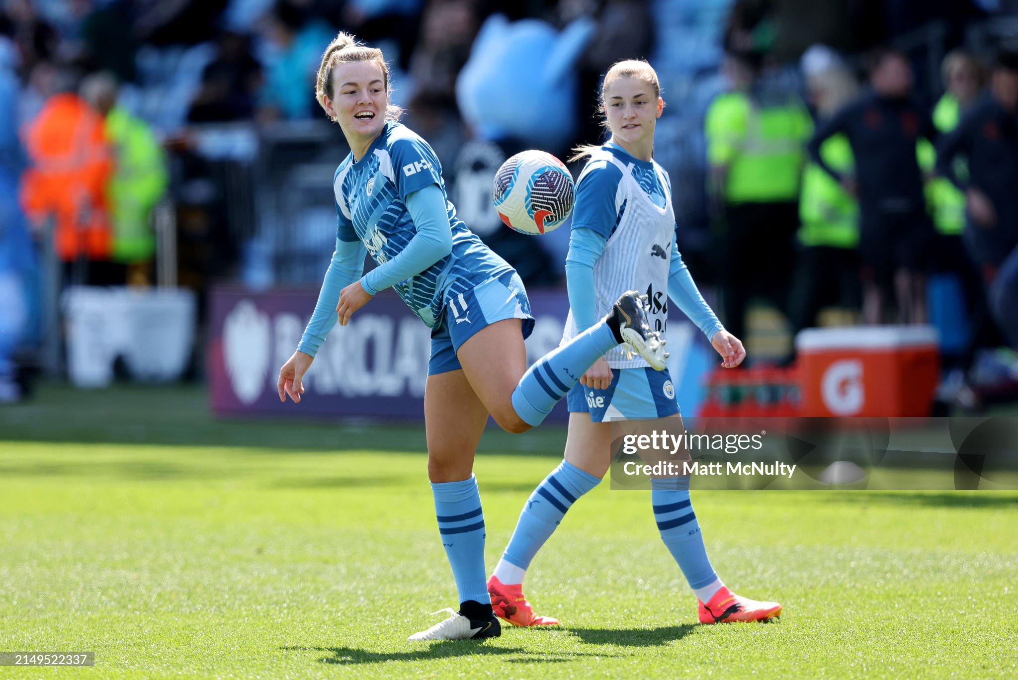 Lauren Hemp commits to Manchester City in a new three-year deal