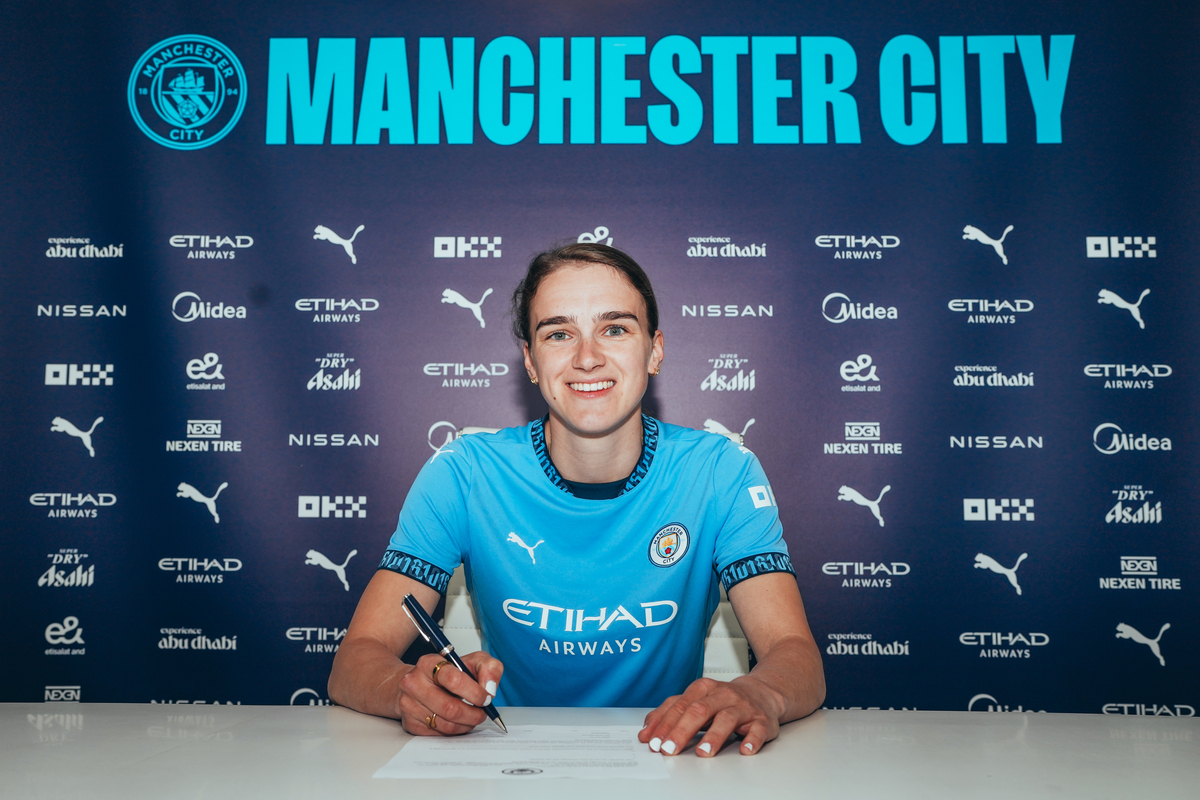 Manchester City sign Vivianne Miedema on a three-year deal