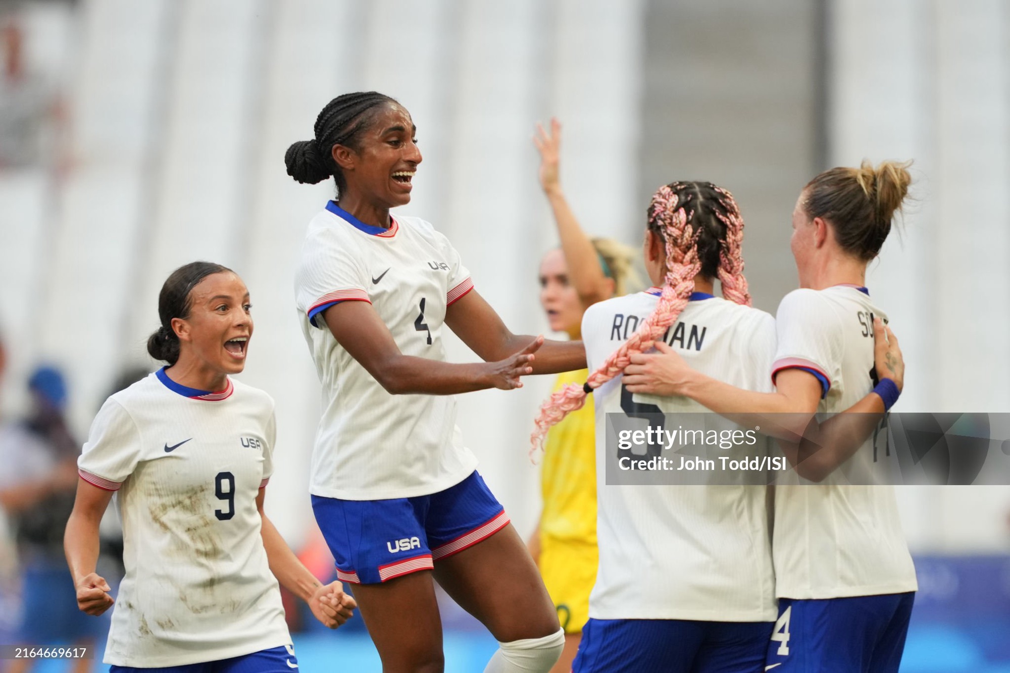 USA 2-1 Australia: USA survive late Aussie surge to remain undefeated in the group stage