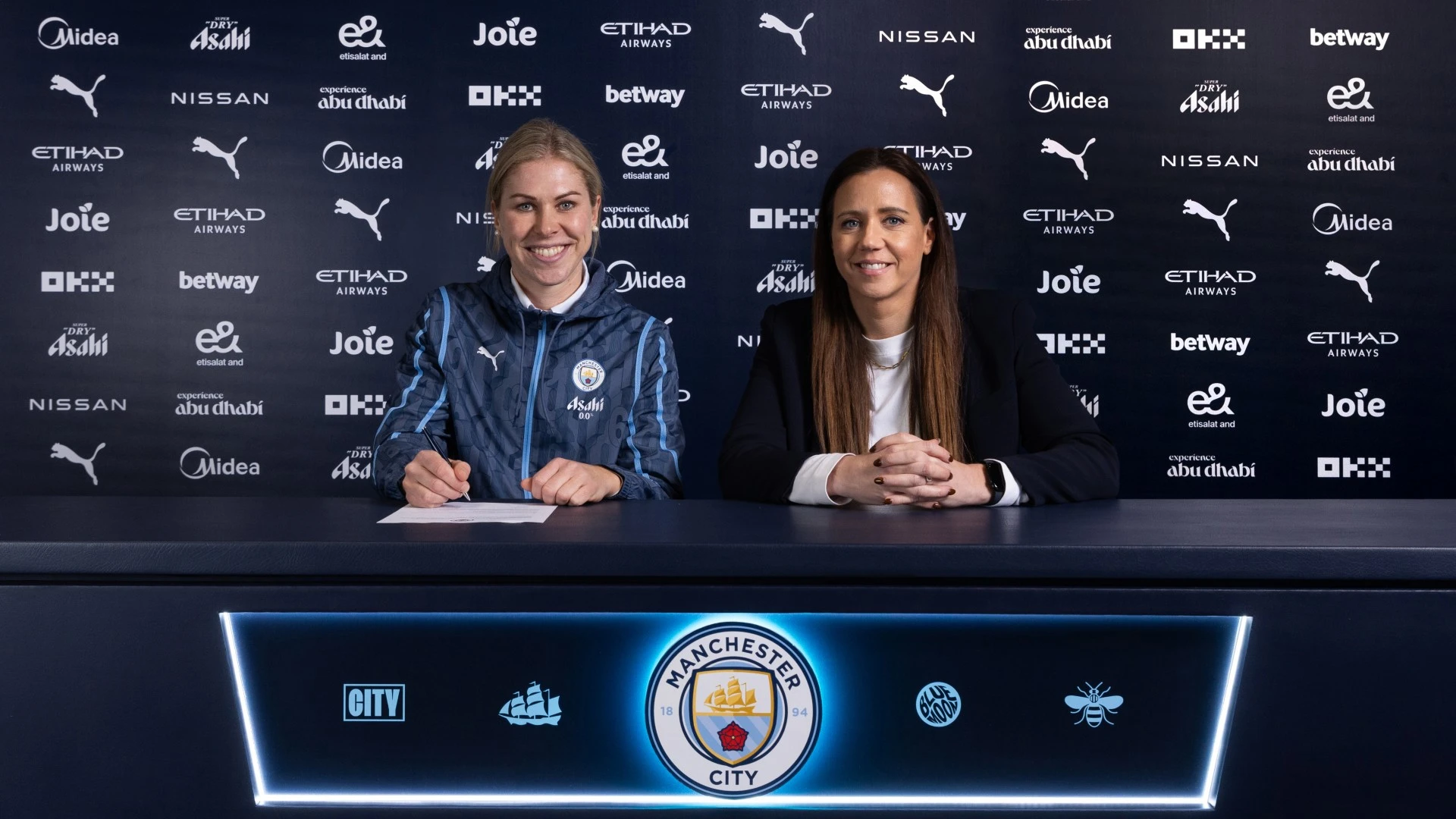 Manchester City sign versatile defender