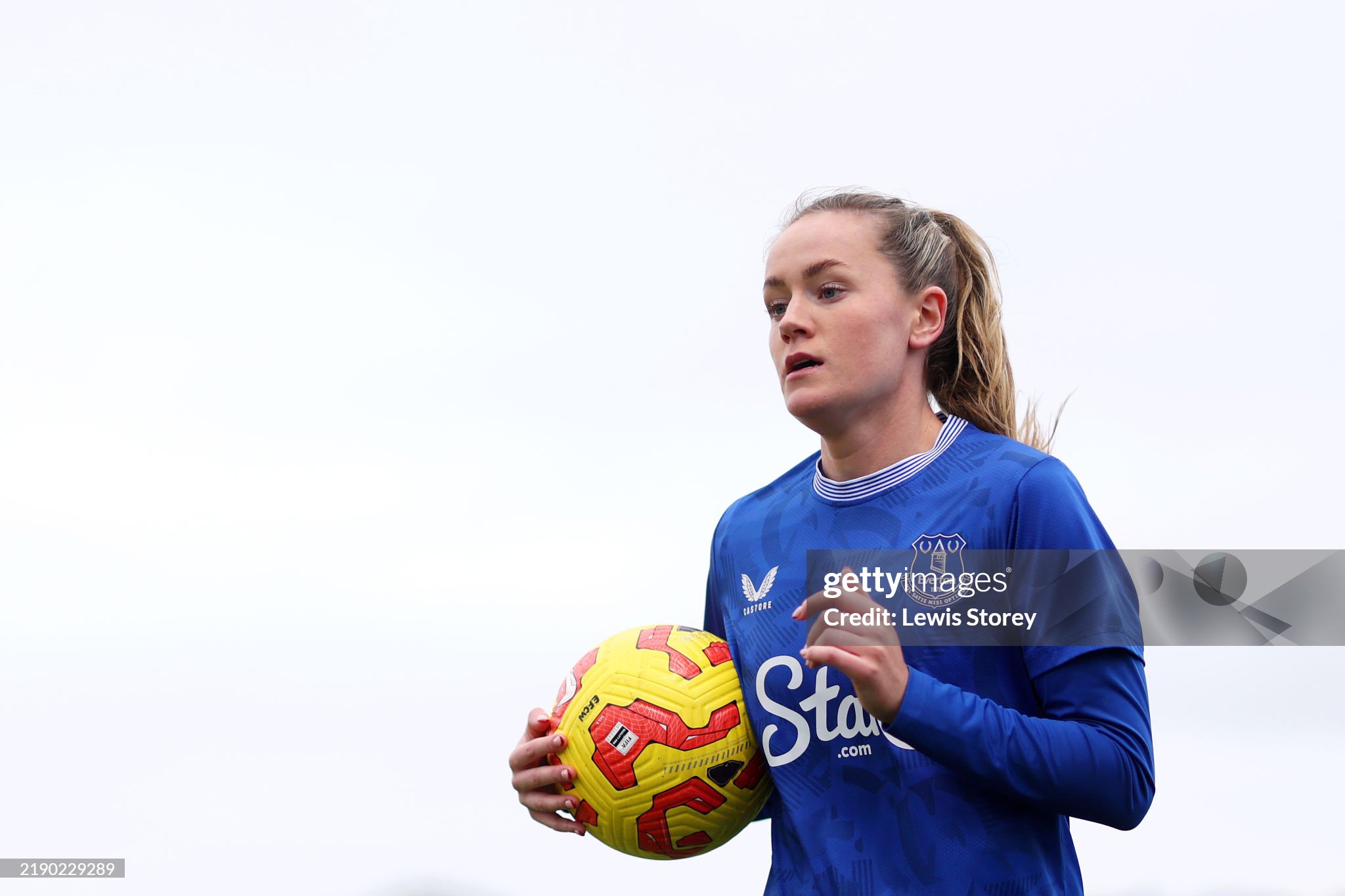 Everton confirm departure of defensive duo
