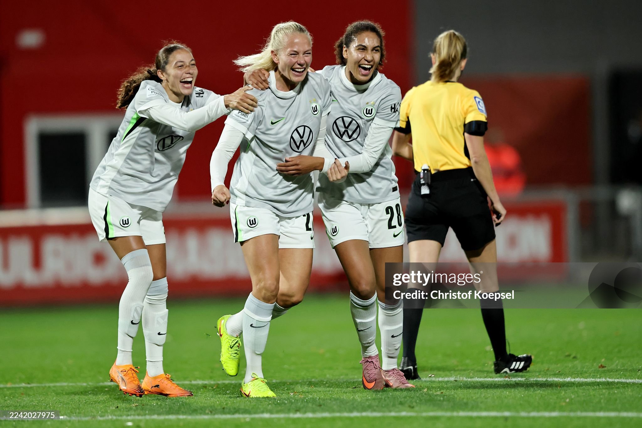 Guro Bergsvand: Wolfsburg are ‘up for the challenge’ against Man United